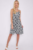 8Pcs Mono Palm Leaf Print Strap Mini Dress
