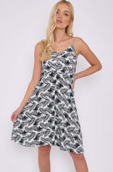 8Pcs Mono Palm Leaf Print Strap Mini Dress