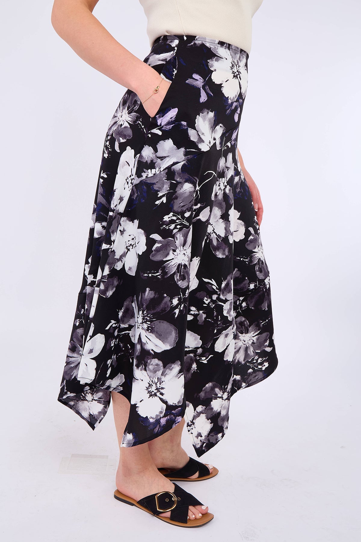 8Pcs Black Floral Printed Asymmetric Hem Skirt