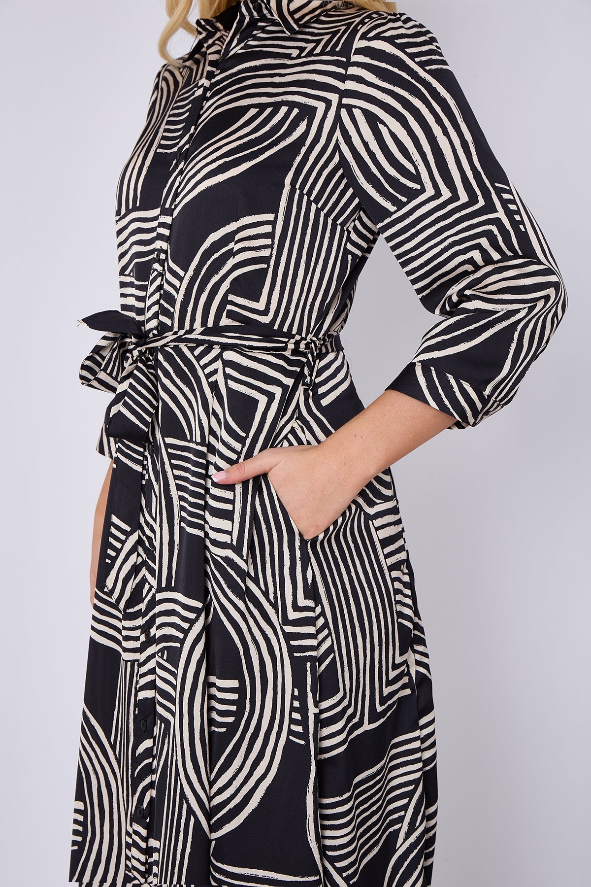 8Pcs Black Geometric Print Satin Maxi Shirt Dress