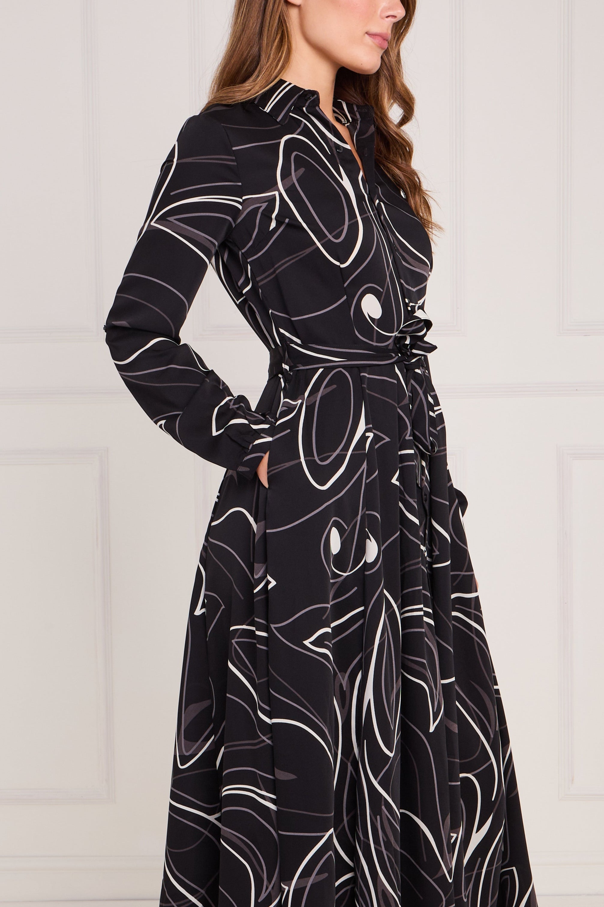 8Pcs Black and Ivory Contour Print Maxi Shirt Dress