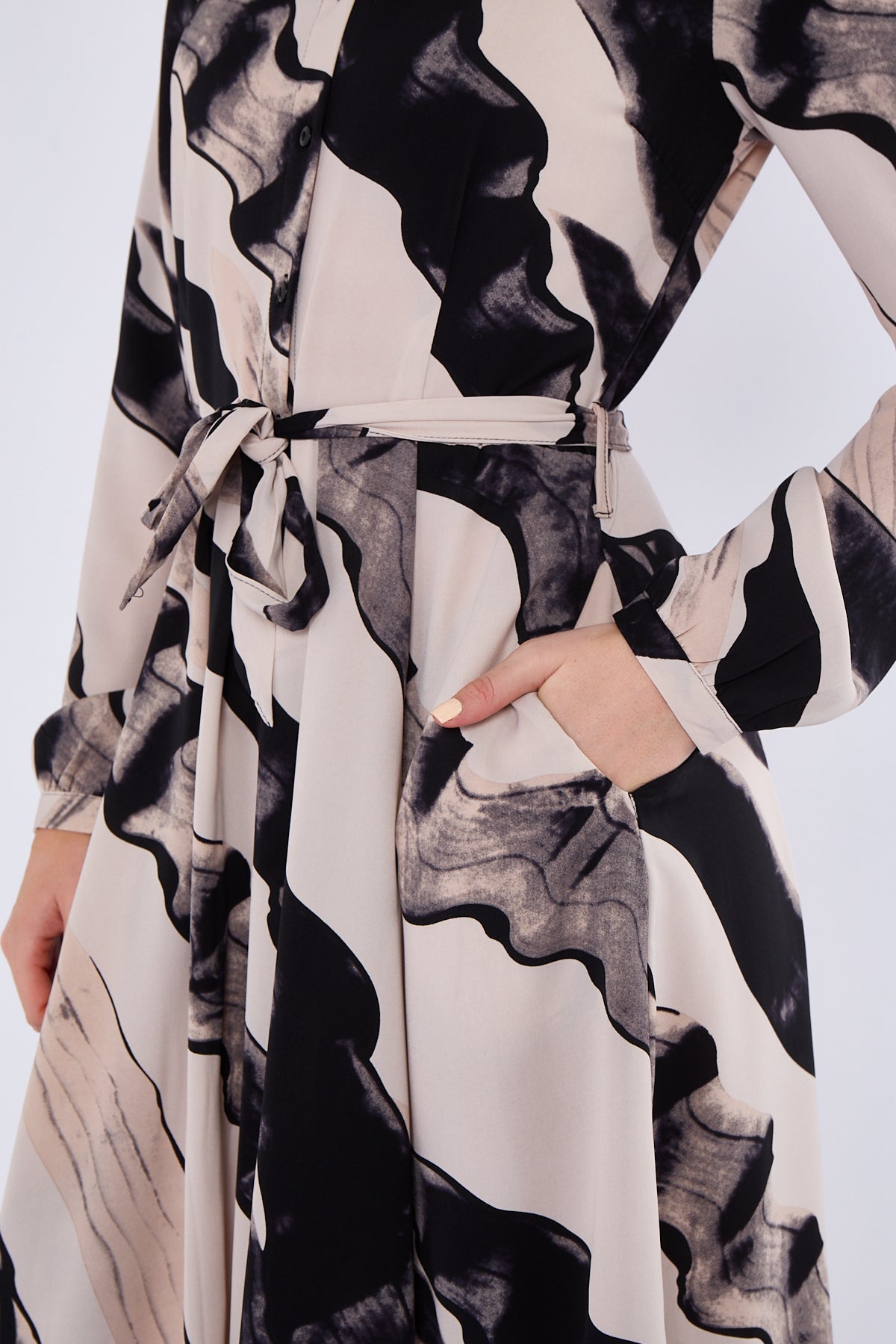 8Pcs Black and Beige Abstract Print Midaxi Shirt Dress