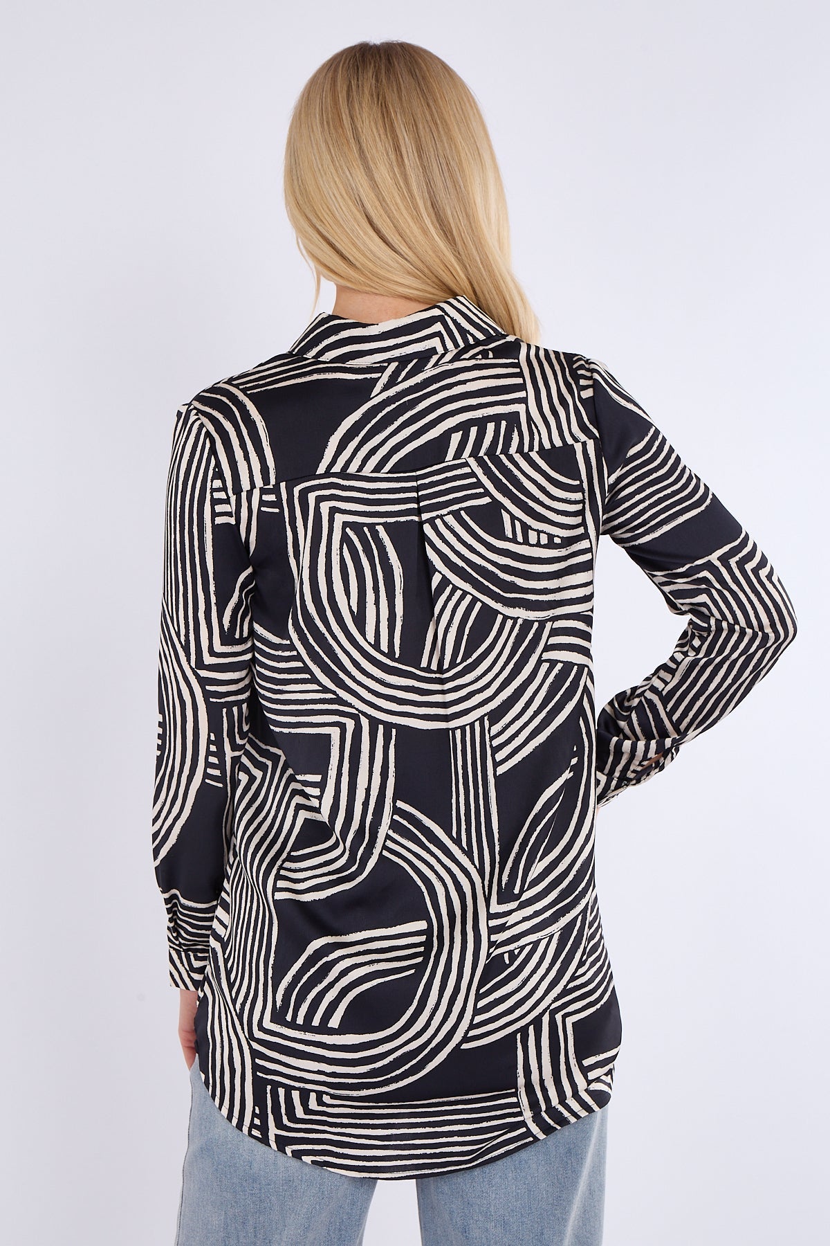 8Pcs Black Geometric Print Bubble Satin Shirt