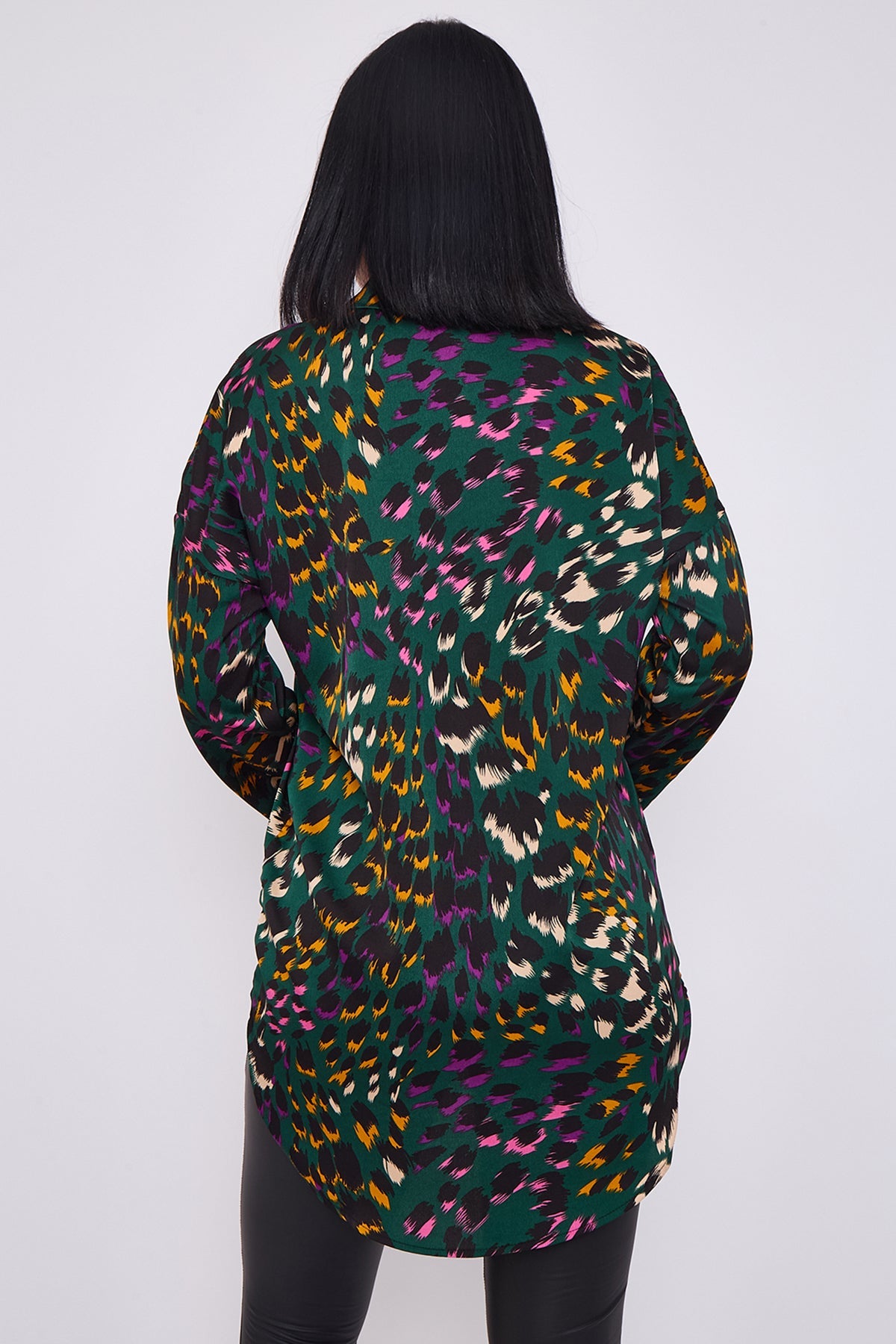 8Pcs Emerald Leopard Print Satin Oversized Shirt