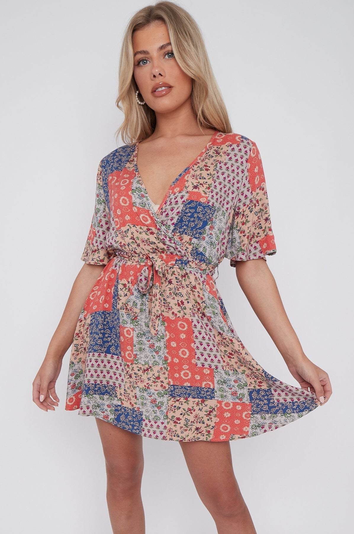 8Pcs Multi Floral Patch Print Wrapped Mini Dress