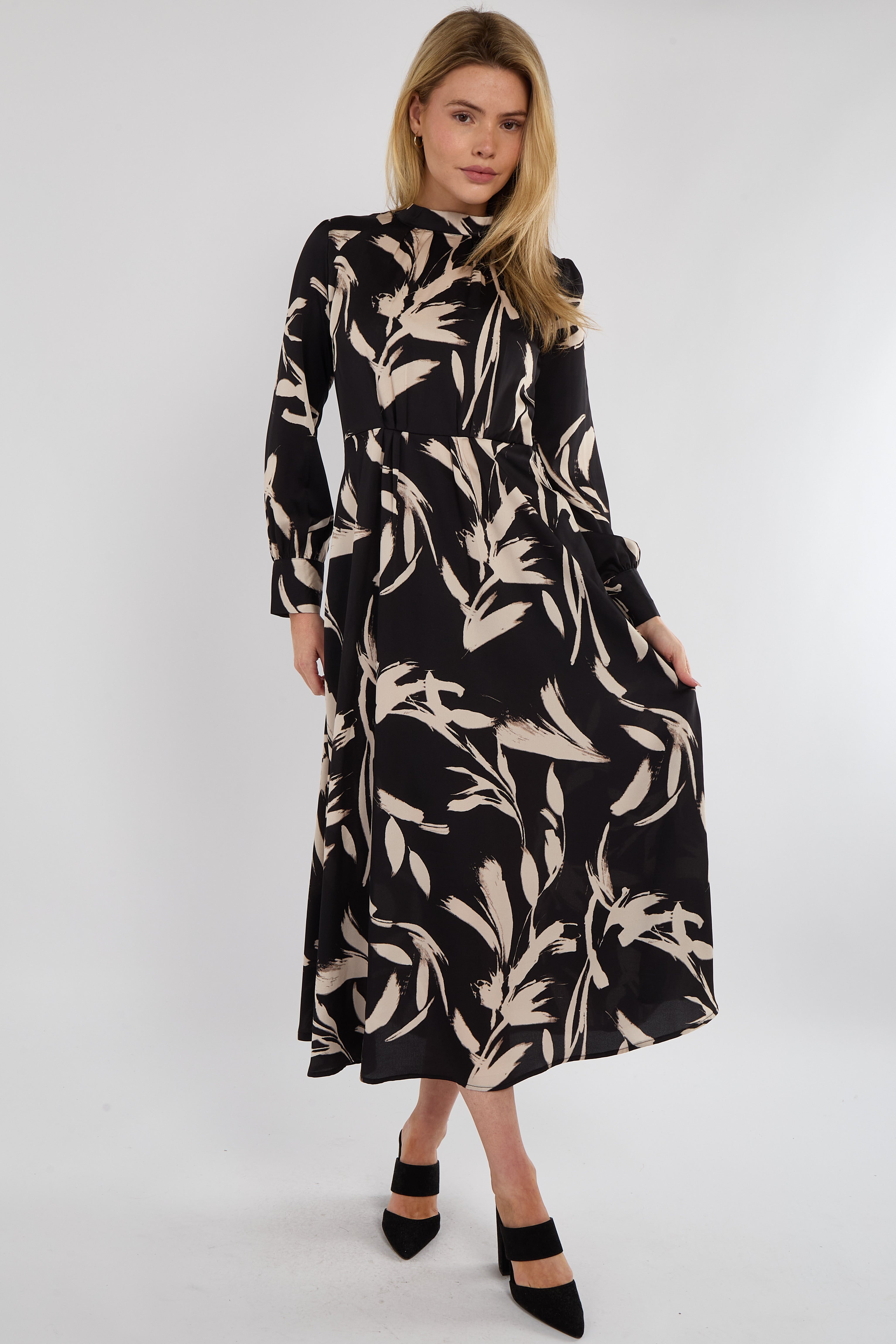 6Pcs Black Brushstroke Print Pleated Skirt Satin Maxi Dress