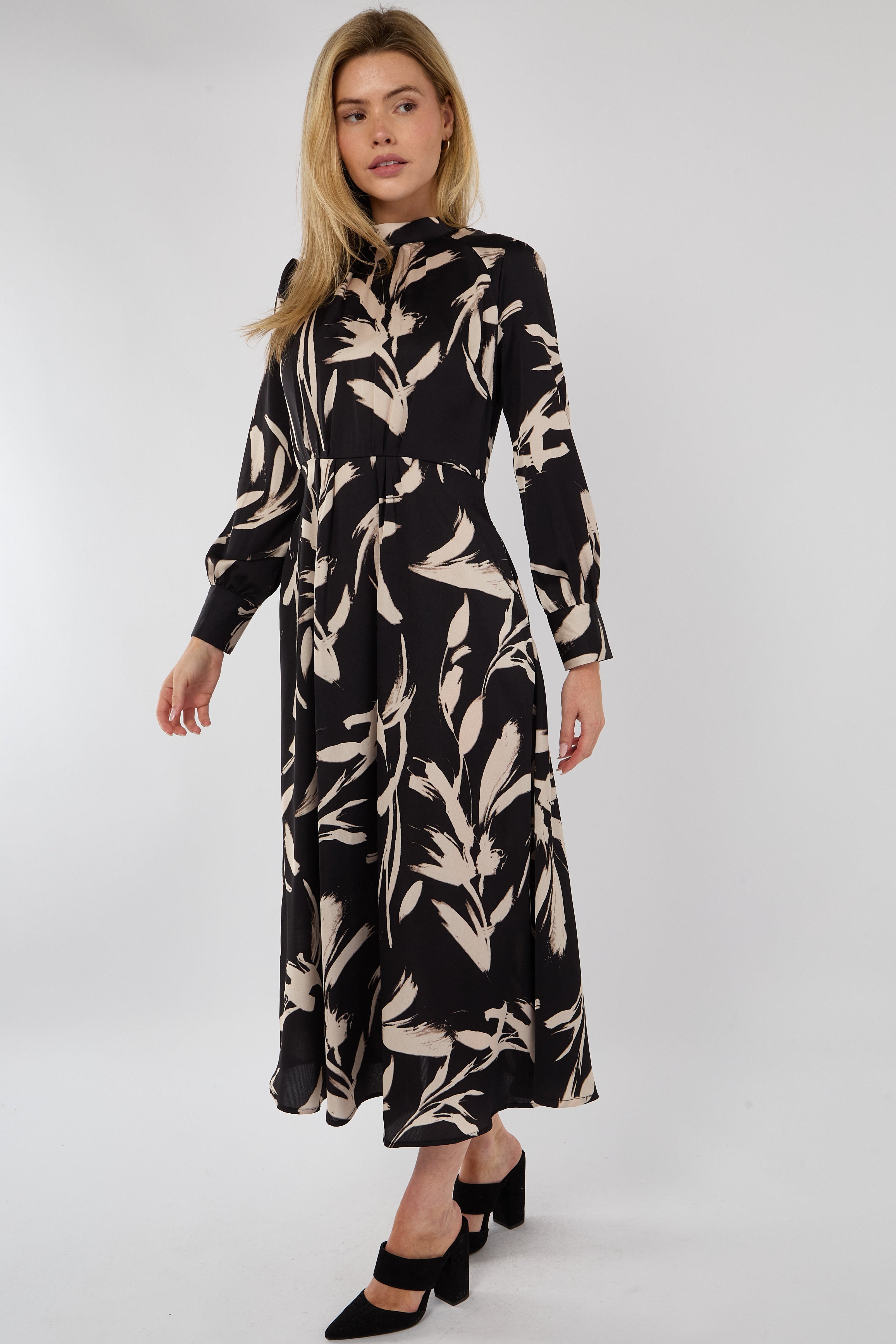 6Pcs Black Brushstroke Print Pleated Skirt Satin Maxi Dress