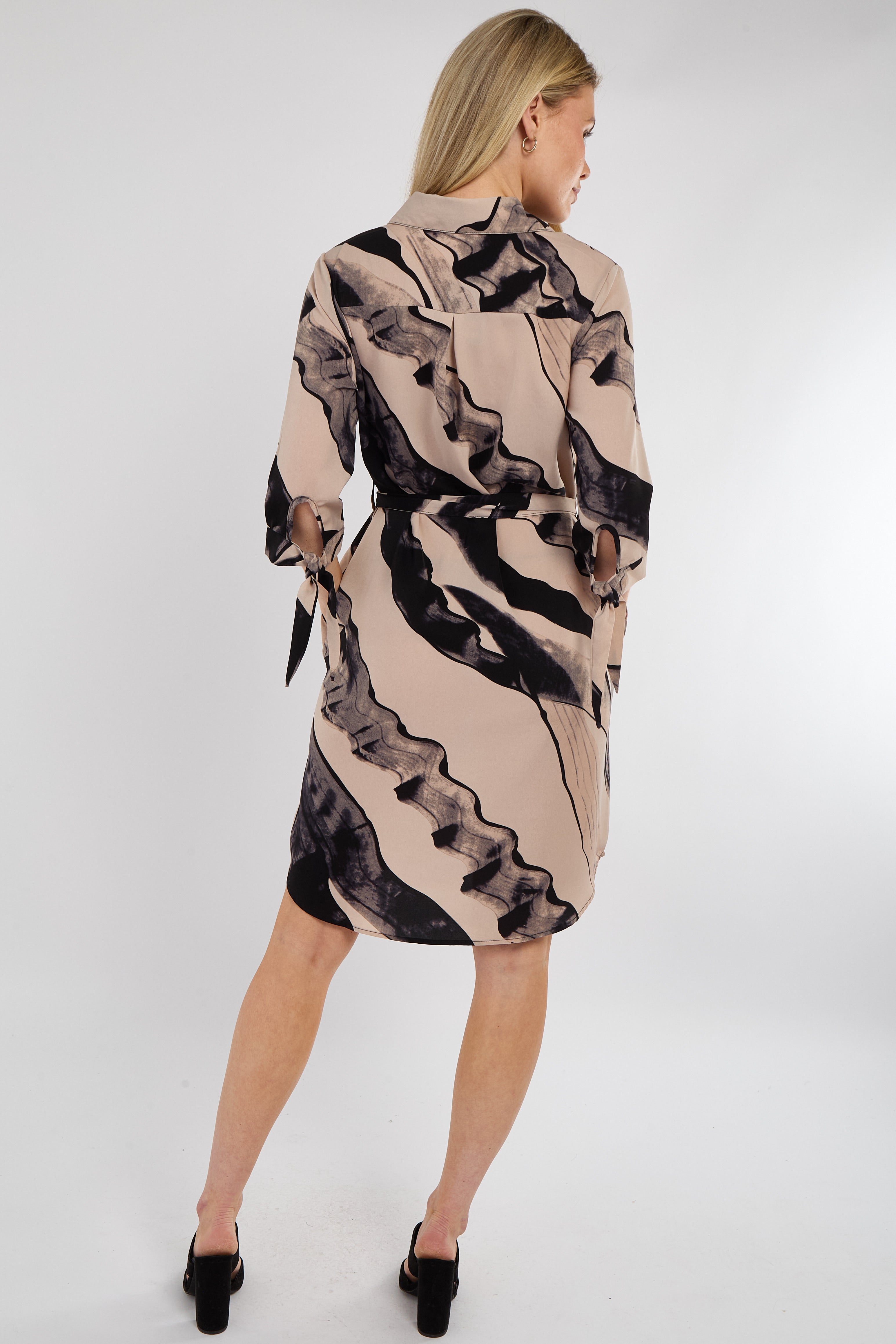 8Pcs Beige Abstract Print Half Sleeve Mini Shirt Dress