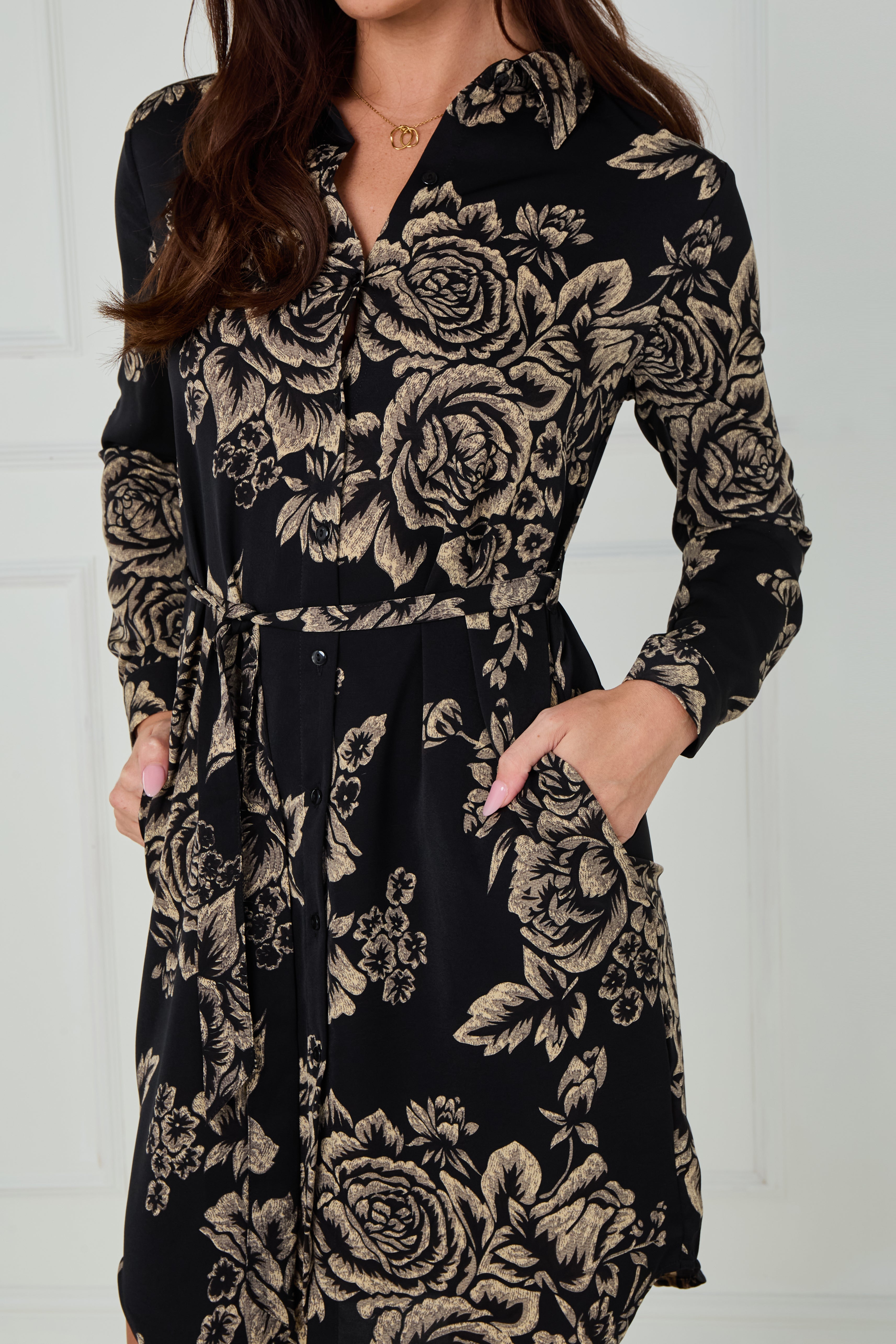 8Pcs Black and Beige Rose Print Mini Shirt Dress