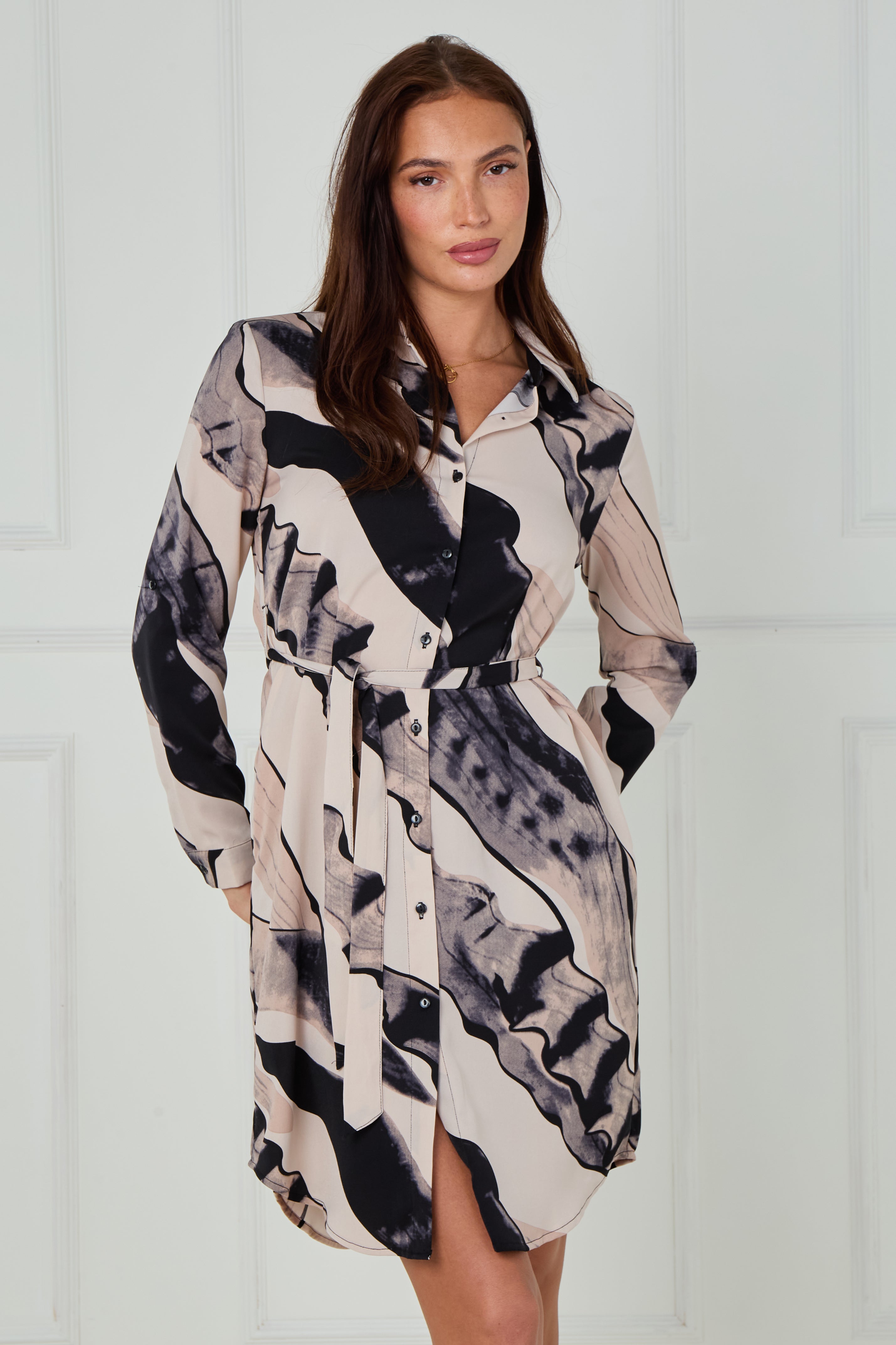 8Pcs Beige Abstract Brushstroke Print Mini Shirt Dress