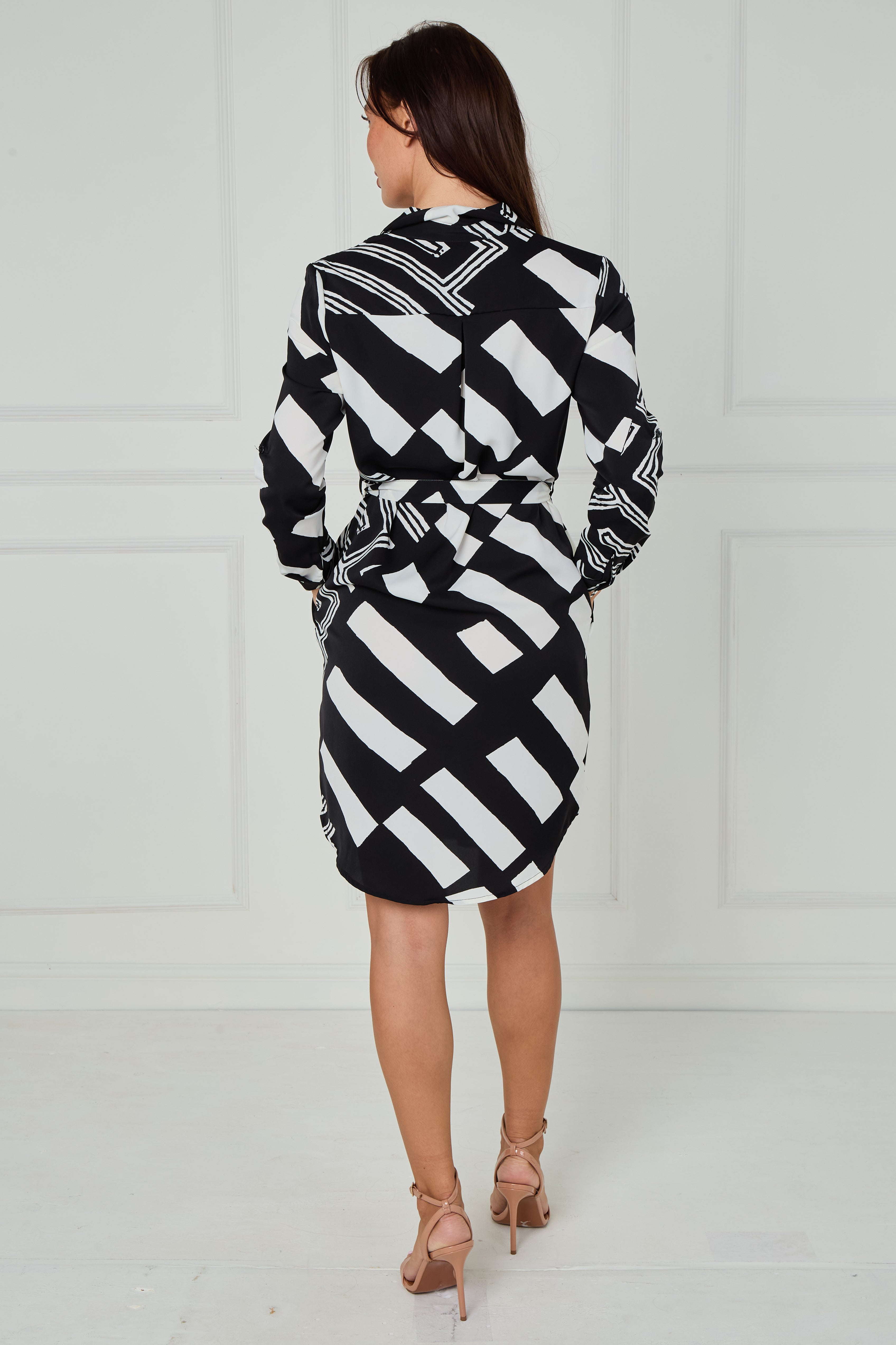 8Pcs Black and White Abstract Patchwork Print Mini Shirt Dress