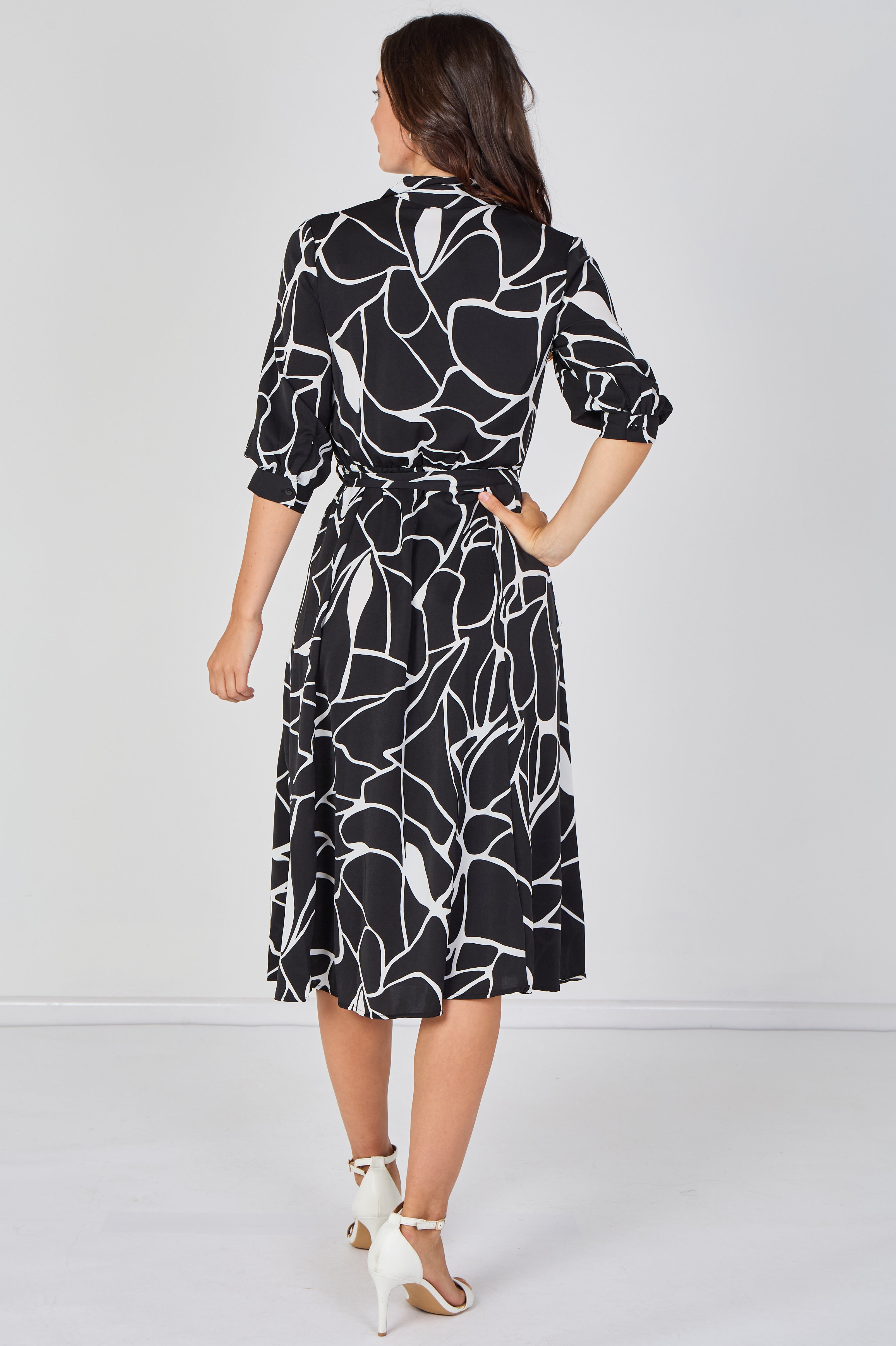 8Pcs Black and White Abstract Line Print Belted Midi Shirt Dress