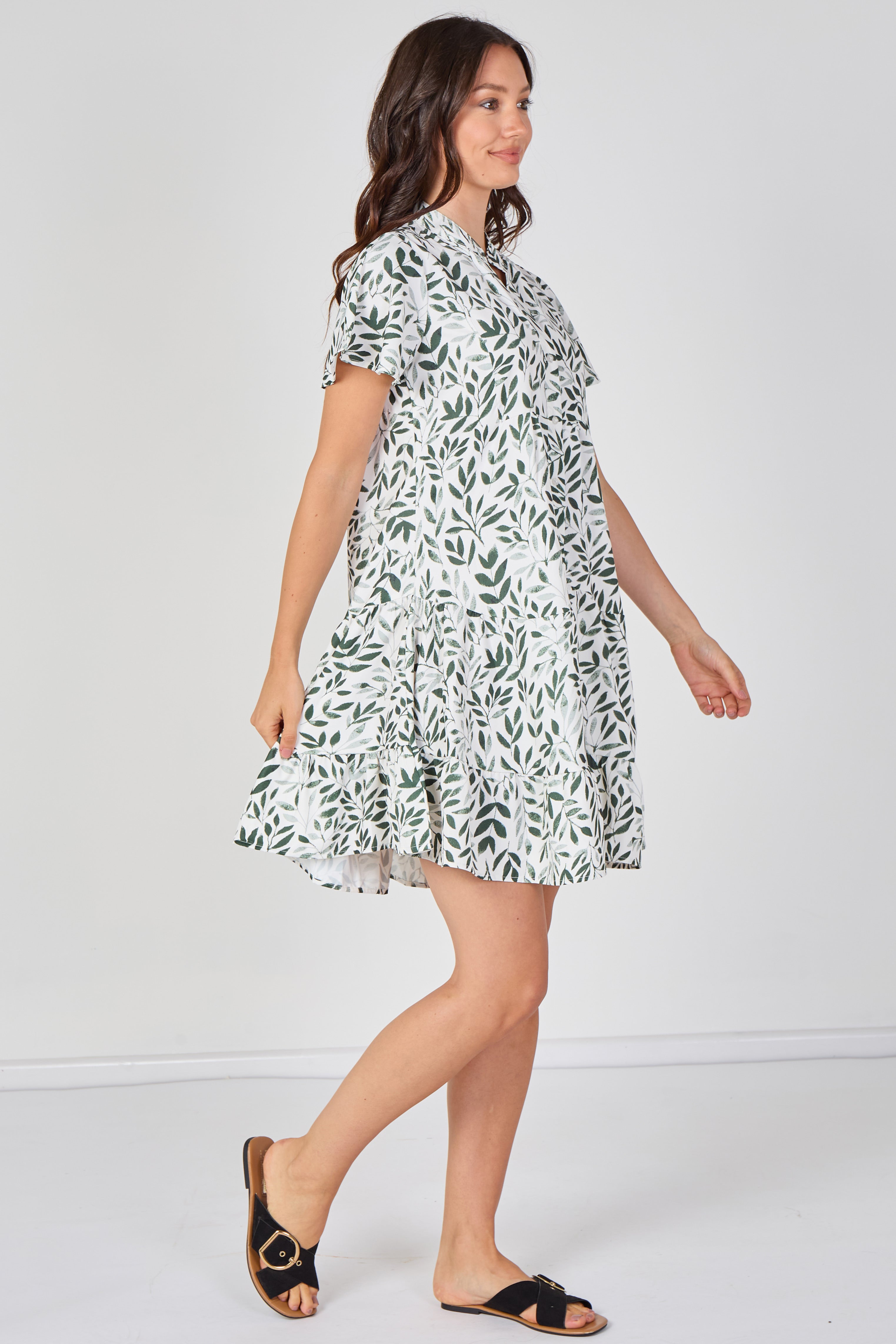 8Pcs Sage Green Leaf Print Tiered Mini Dress