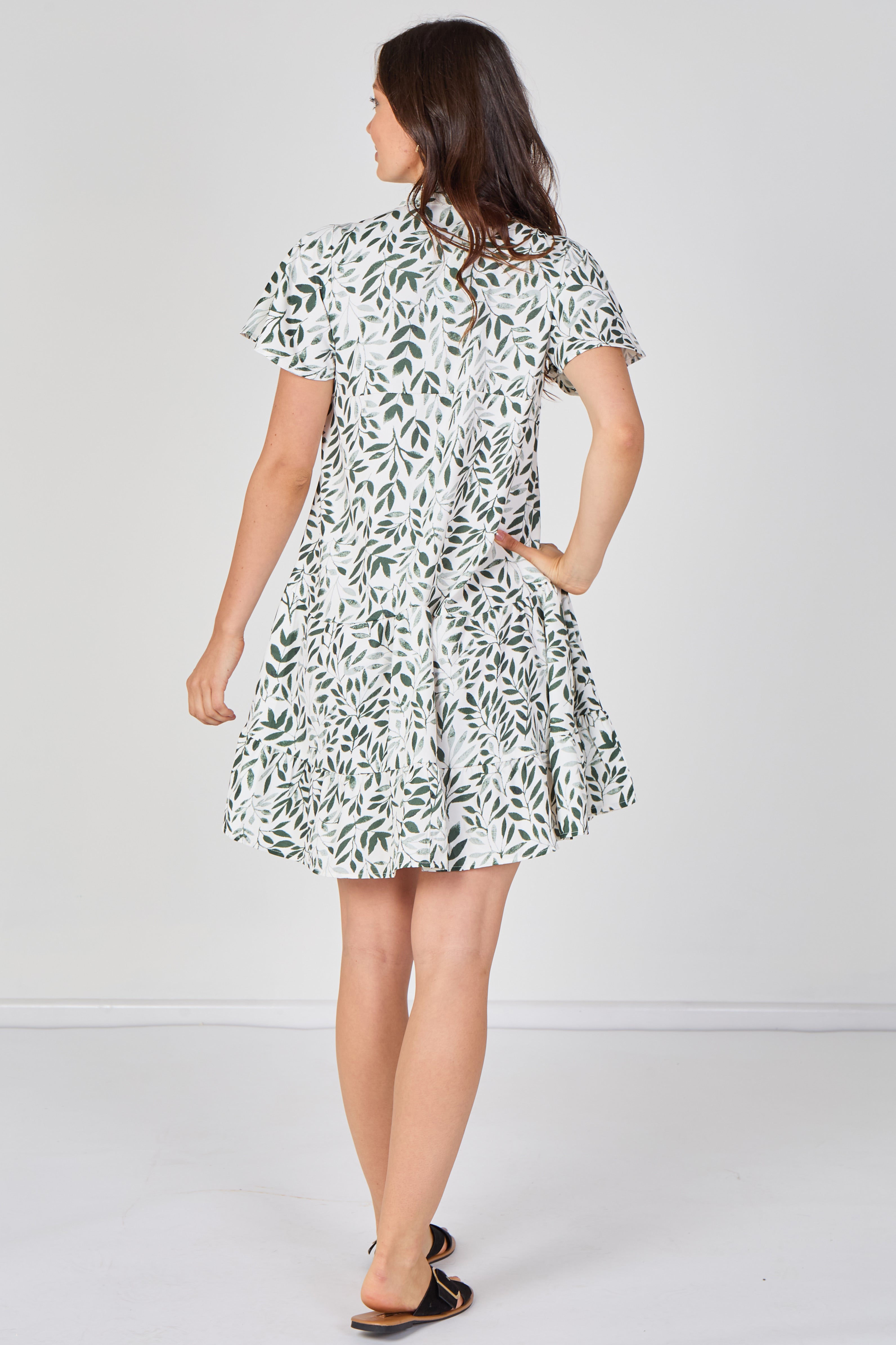 8Pcs Sage Green Leaf Print Tiered Mini Dress