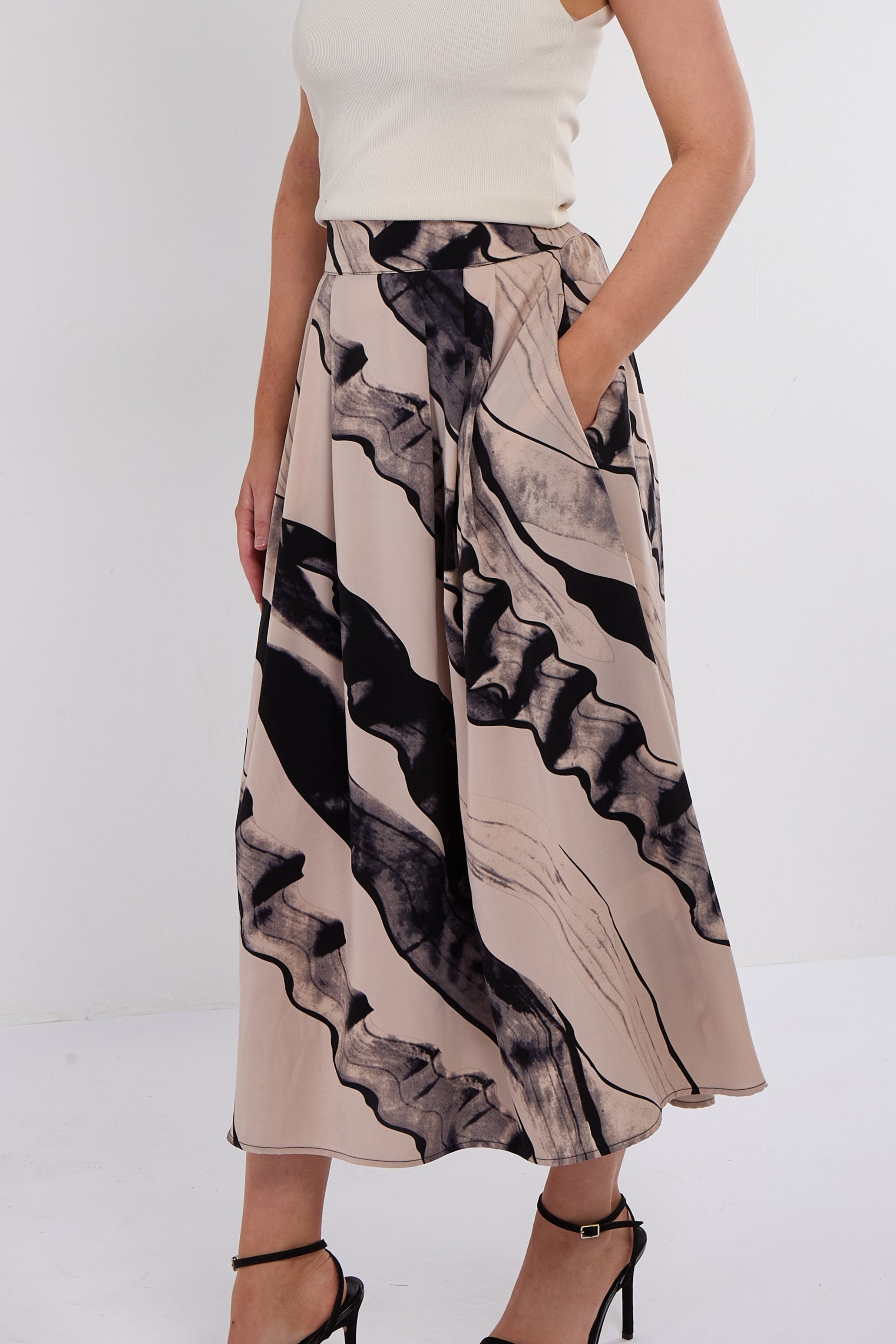 7Pcs Beige Abstract Print Pleated Maxi Skirt