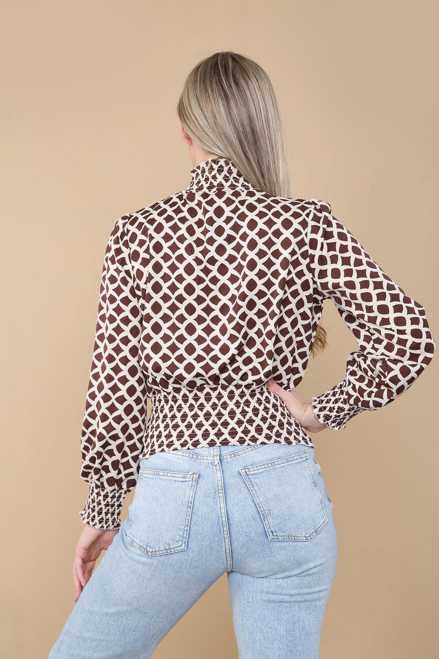 8Pcs Brown Geometric Print Shirred Waist Crop Top